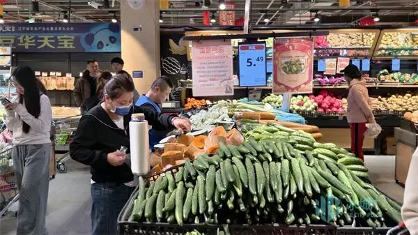 除夕将至年味浓！哈市年货采购迎高峰