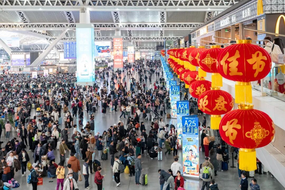 几乎1分钟发一趟！广州南站“分钟级发车”引热议，网友：密度堪比地铁