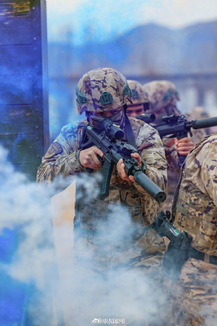 上新！武警实战演训高清壁纸