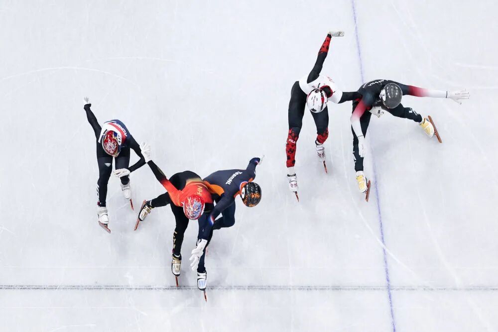 从第4位一路冲到银牌，与冠军仅差半个冰刀！孙龙冬奥会夺银