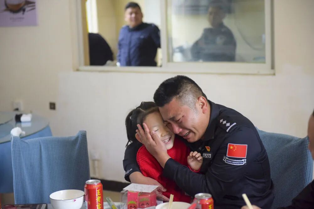 山东汉子咬下一口包子,眼泪唰地就下来了 山东汉子咬下一口包子,眼泪唰地就下来了