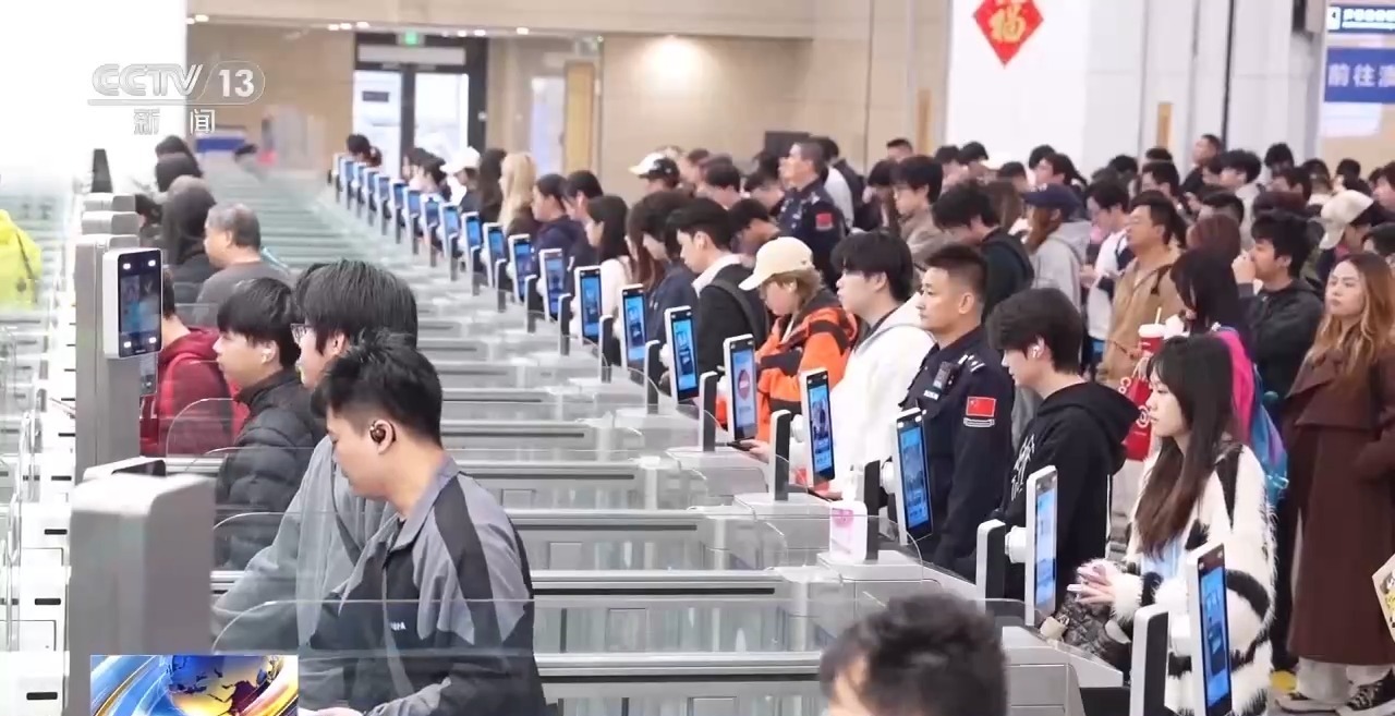 到中国过年成热潮 外国旅客：聚在一起庆祝春节真是太好了！