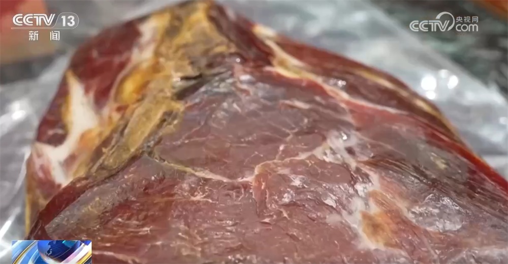 年货市场持续升温“拉满”新春氛围感 特色活动“文化味”浓打造视听盛宴