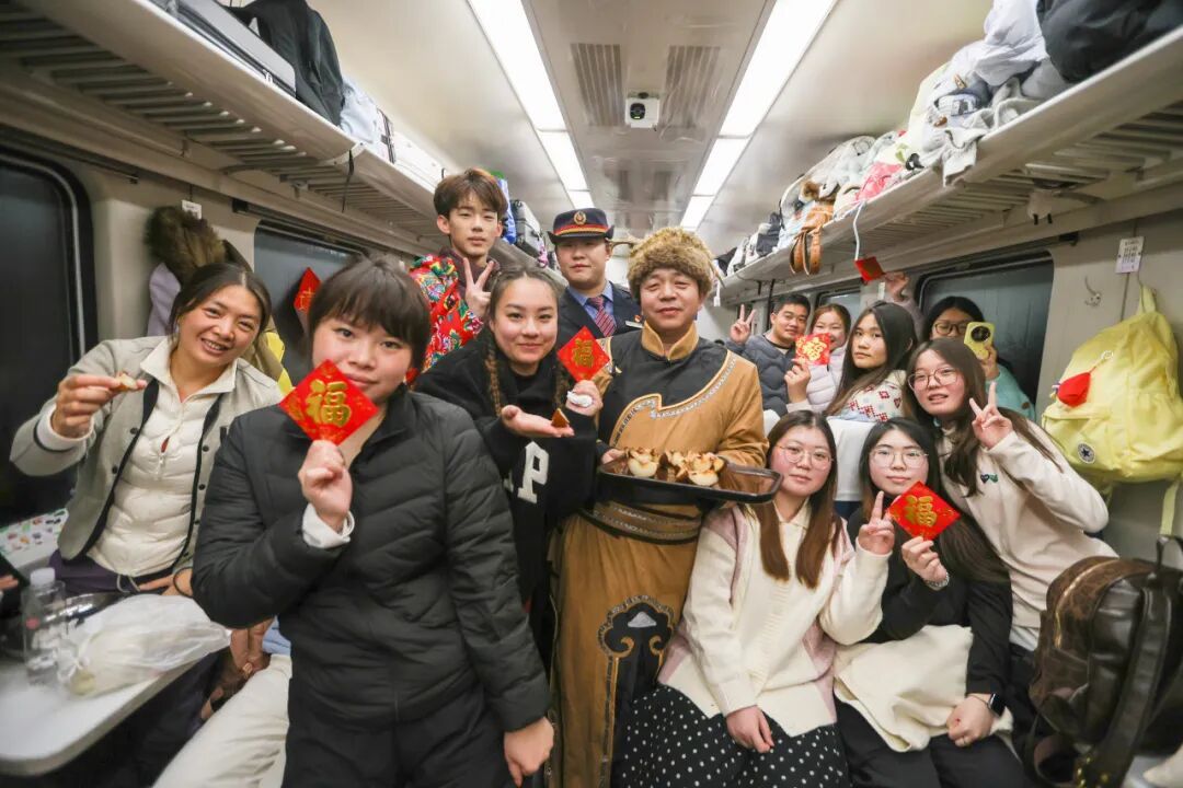 加挂4节车厢！这趟列车为何如此火爆？