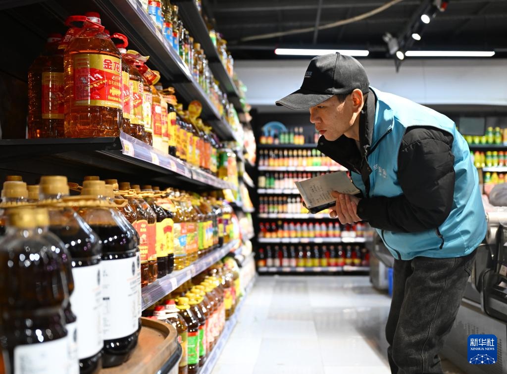 新春走基层丨乡村“跑腿员” 把过年的“牵挂”送回家 新春走基层丨乡村“跑腿员” 把过年的“牵挂”送回家