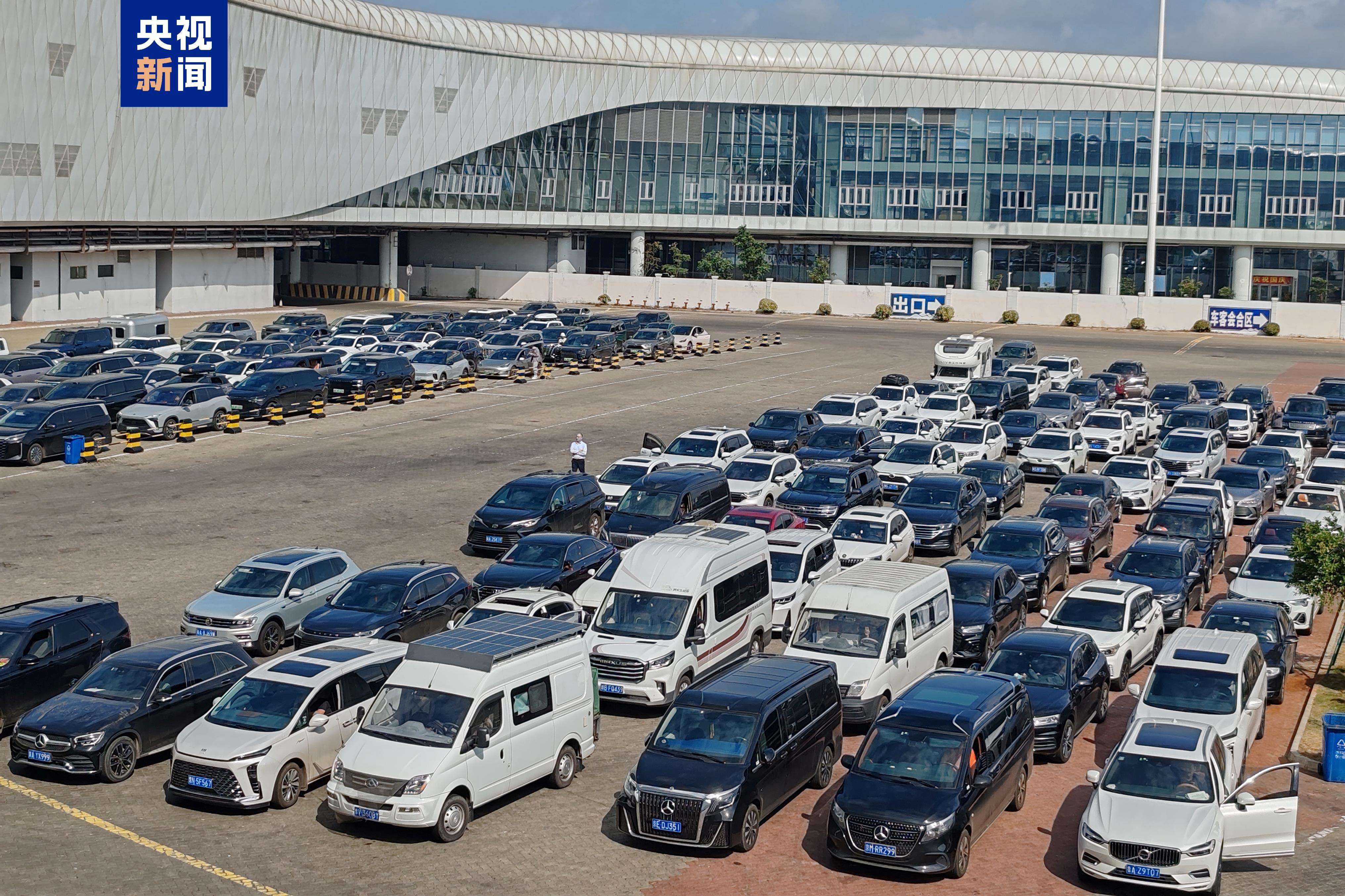 琼州海峡节前进岛高峰到来 春运前十一日客运量超130万人次