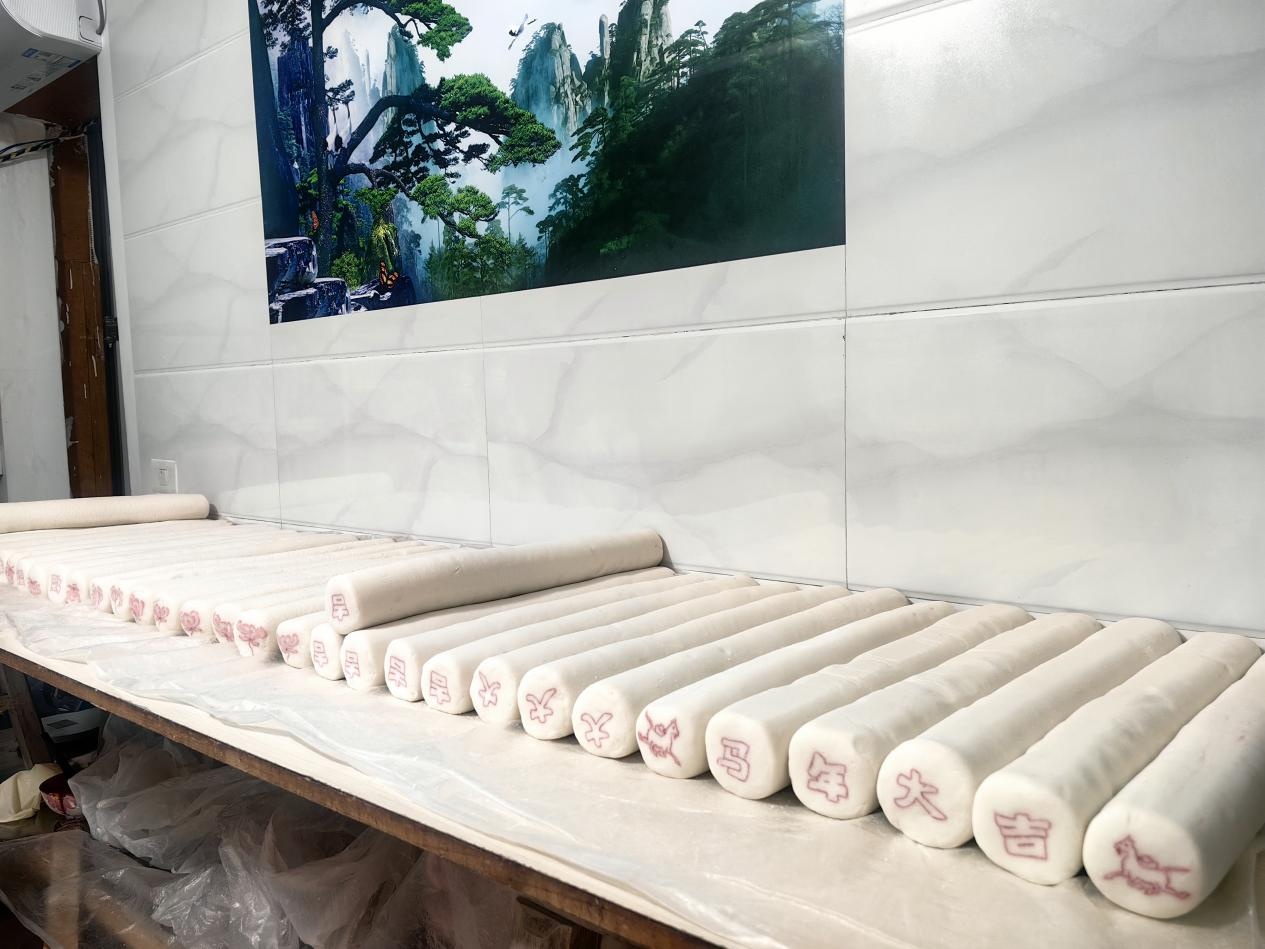 贵州思南：花甜粑里“压”祝福 一口年味暖新春