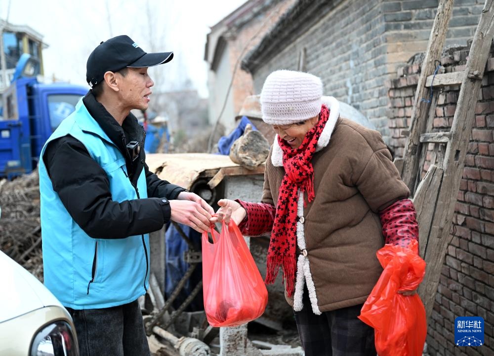 新春走基层丨乡村“跑腿员” 把过年的“牵挂”送回家 新春走基层丨乡村“跑腿员” 把过年的“牵挂”送回家