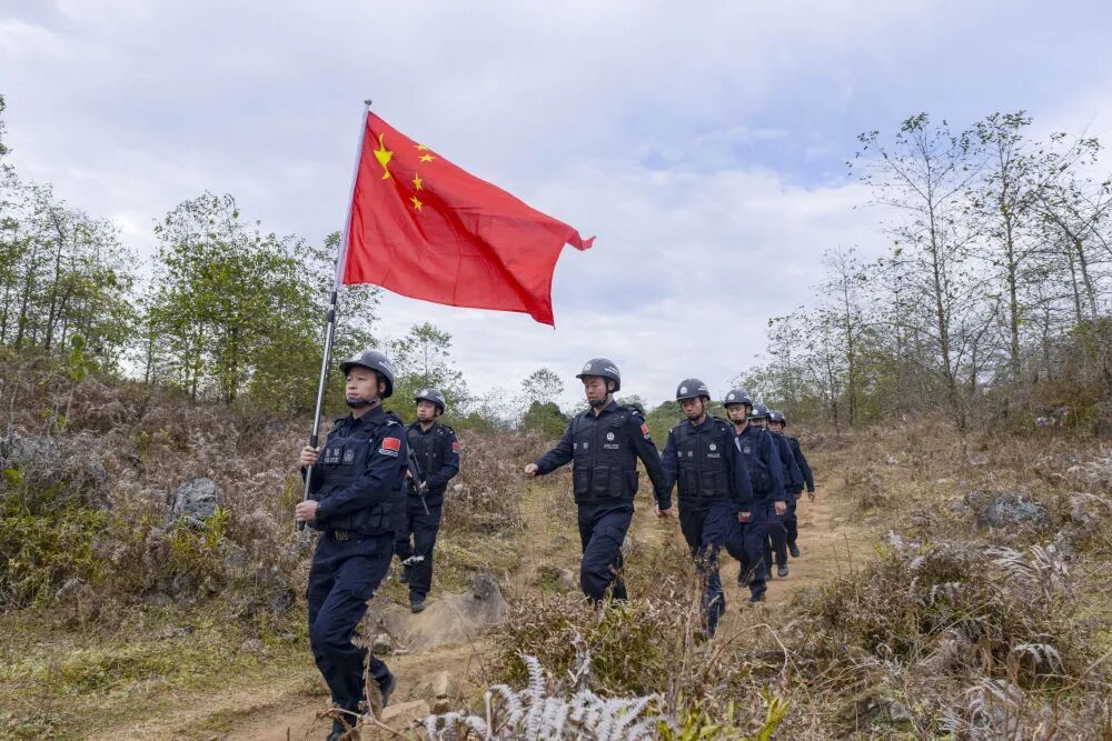 山东汉子咬下一口包子,眼泪唰地就下来了 山东汉子咬下一口包子,眼泪唰地就下来了