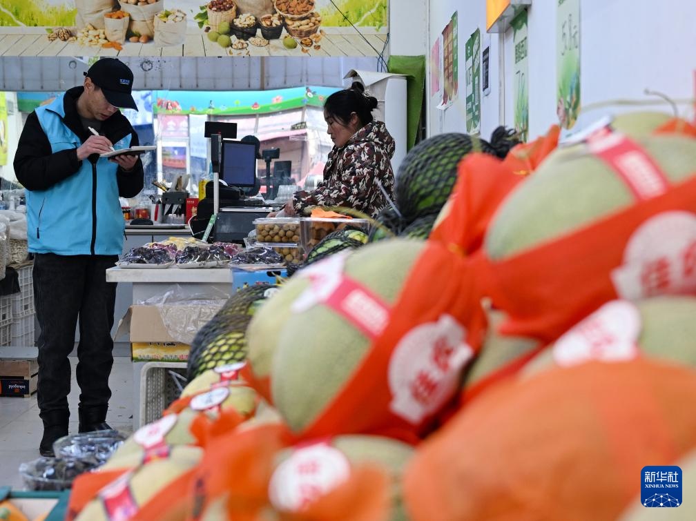 新春走基层丨乡村“跑腿员” 把过年的“牵挂”送回家 新春走基层丨乡村“跑腿员” 把过年的“牵挂”送回家