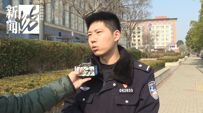 “她盯上了我的黄金”,上海爷叔390克黄金及18万现金消失,保姆一个举动当场暴露 “她盯上了我的黄金”,上海爷叔390克黄金及18万现金消失,保姆一个举动当场暴露