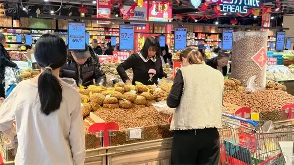 除夕将至年味浓！哈市年货采购迎高峰