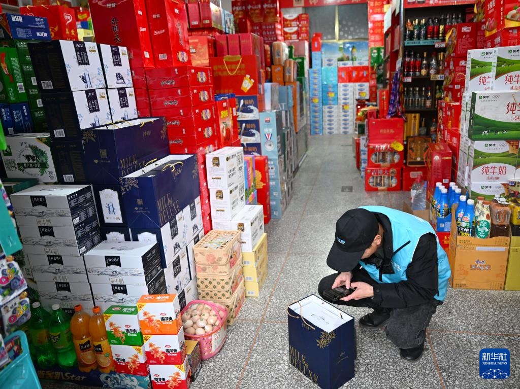 新春走基层丨乡村“跑腿员” 把过年的“牵挂”送回家 新春走基层丨乡村“跑腿员” 把过年的“牵挂”送回家