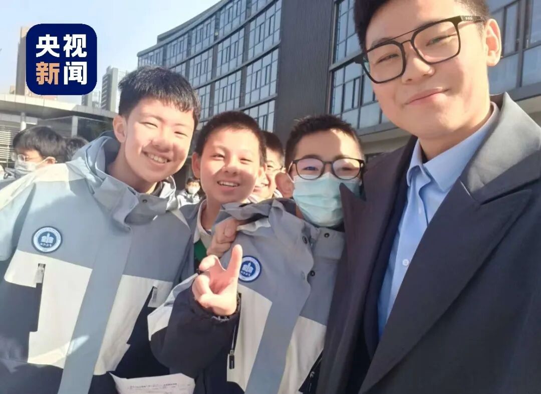 初中老师手写“文言文”奖状，有点厉害