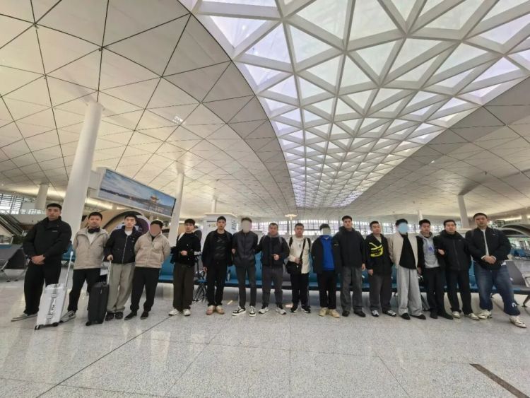 年薪超50万！3名大厂员工还想“多赚钱改善生活”，竟兼职犯罪……