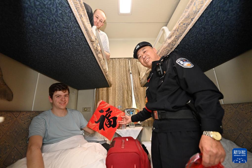 镜头连中外丨中越国际联运旅客列车迎来首个春节客流高峰