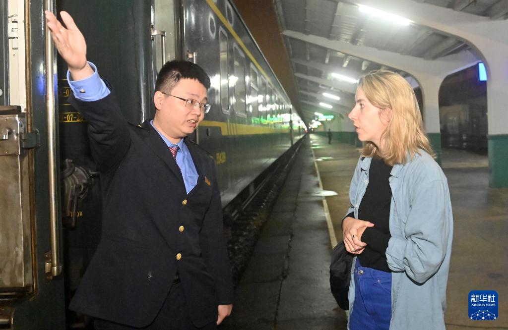 镜头连中外丨中越国际联运旅客列车迎来首个春节客流高峰