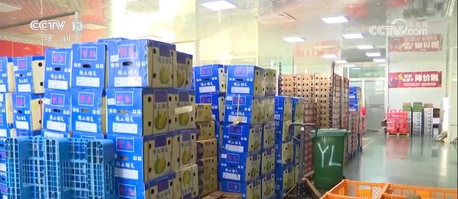 各地果蔬年货市场货足价稳 “菜篮子”新春保供“不断档”