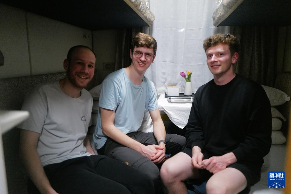 镜头连中外丨中越国际联运旅客列车迎来首个春节客流高峰