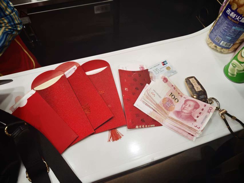 乘客的过年大红包落火车上了，列车长全网紧急寻人：捡到行李很常见，还捡到过小朋友