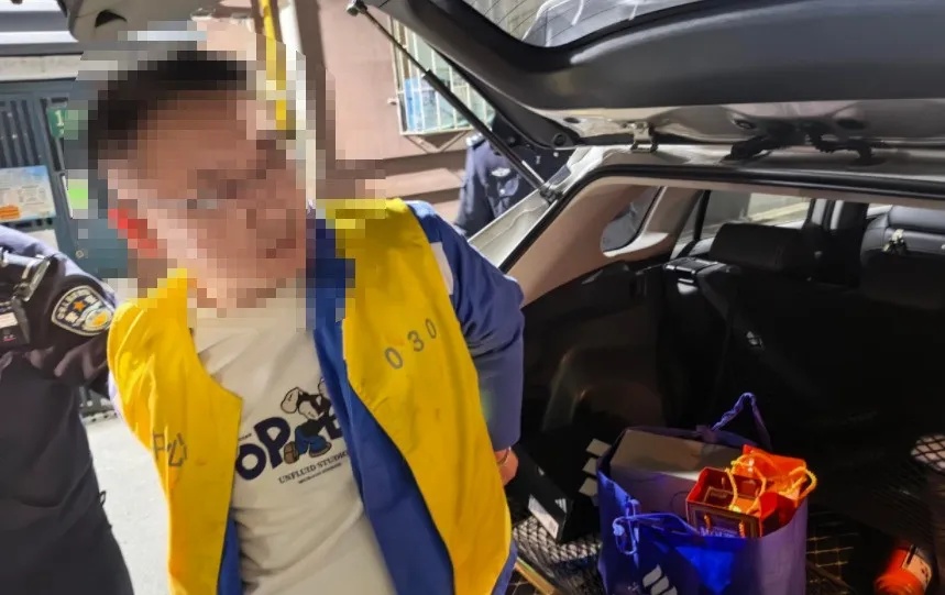 员工利用工作之便，偷偷复刻公司储藏室钥匙，偷走价值数万元茅台