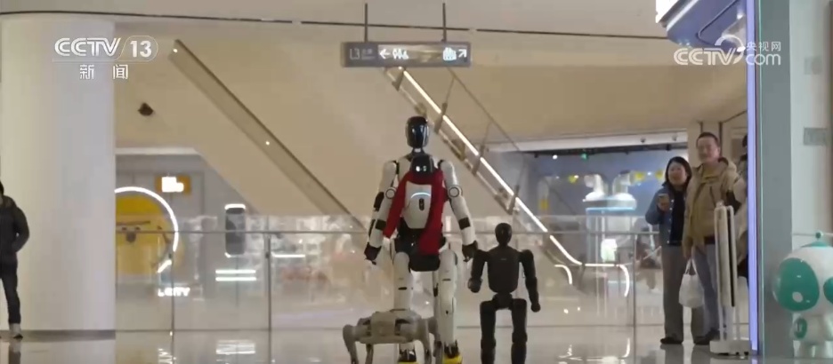 机器人“上岗”为传统新春注入满满科技感 “年经济”更显“科技范儿” 机器人“上岗”为传统新春注入满满科技感 “年经济”更显“科技范儿”