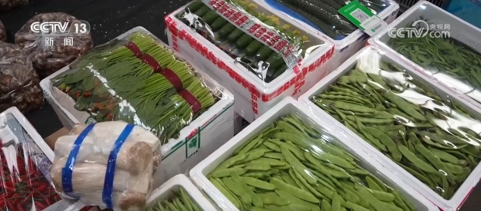 各地果蔬年货市场货足价稳 “菜篮子”新春保供“不断档”