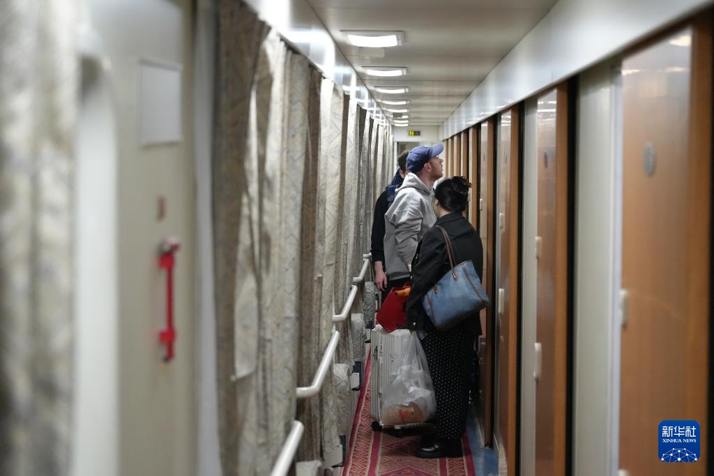 镜头连中外丨中越国际联运旅客列车迎来首个春节客流高峰