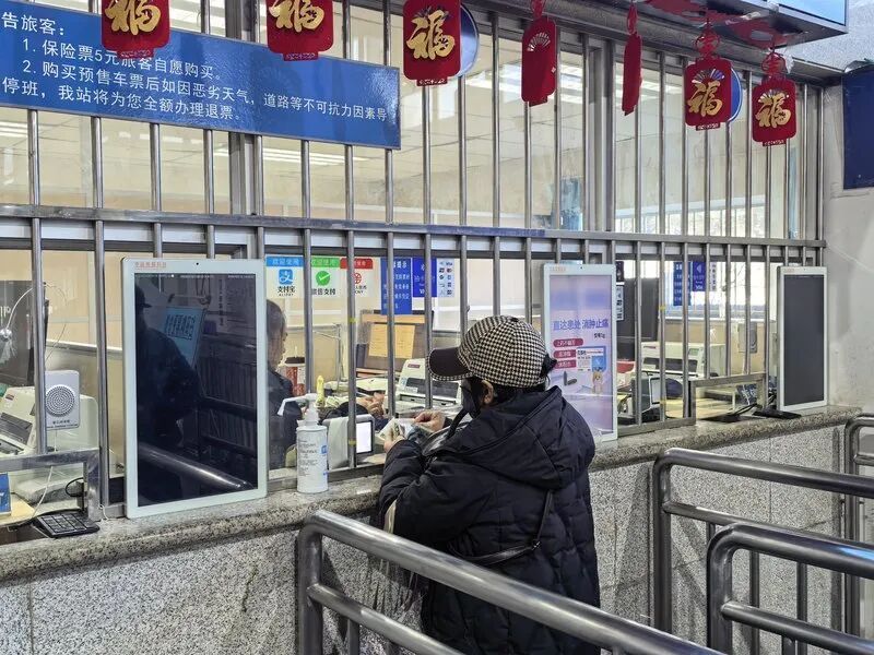 北京四座长途站迎来出京高峰，各方向车票和运力充足