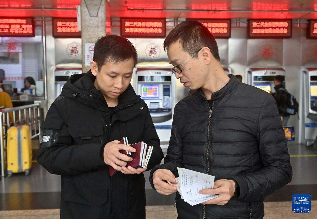 镜头连中外丨中越国际联运旅客列车迎来首个春节客流高峰