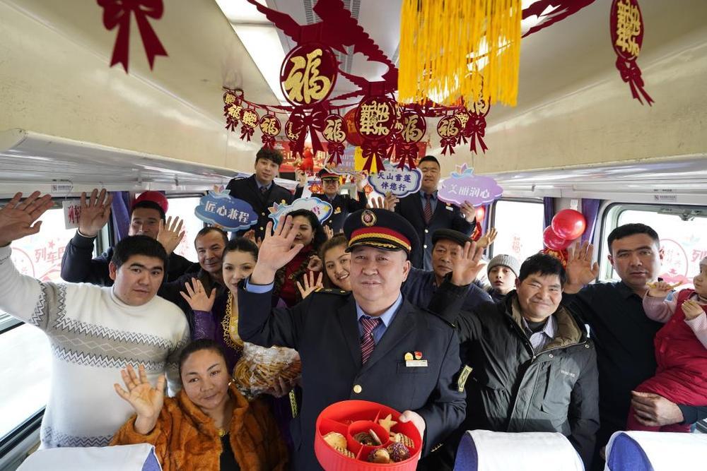 赶大集丨慢火车变身“年货巴扎” ，土特产里透出浓浓年味