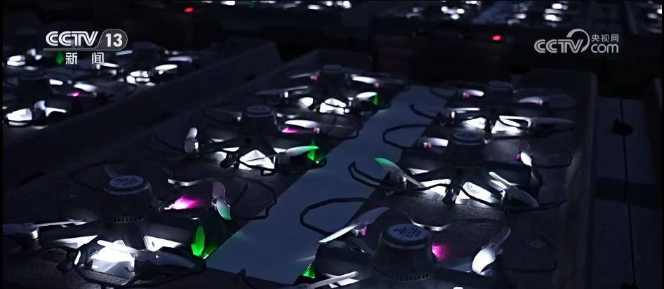 机器人“上岗”为传统新春注入满满科技感 “年经济”更显“科技范儿” 机器人“上岗”为传统新春注入满满科技感 “年经济”更显“科技范儿”