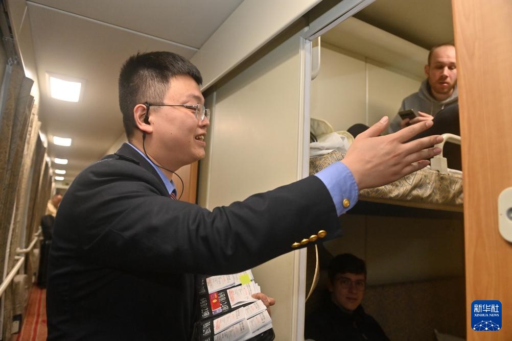 镜头连中外丨中越国际联运旅客列车迎来首个春节客流高峰