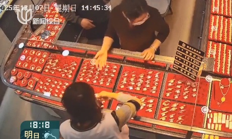 24万金饰没了, 沪一女子急煞！民警: 不对劲, 屋内无翻动痕迹…