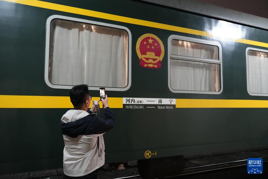 镜头连中外丨中越国际联运旅客列车迎来首个春节客流高峰