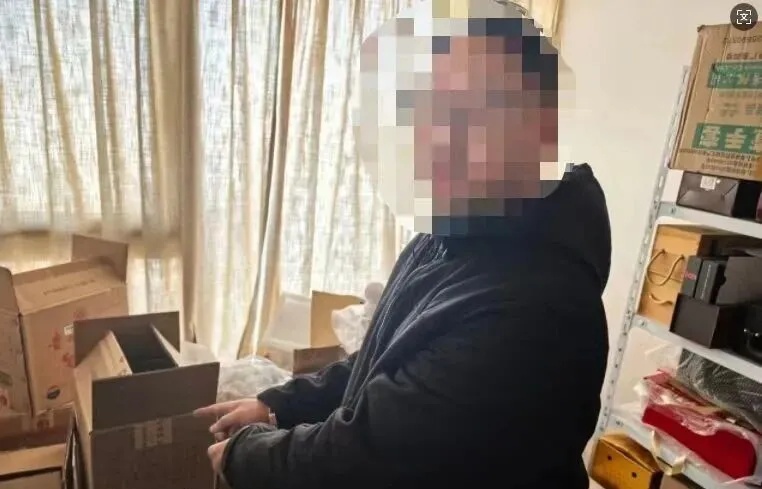 员工利用工作之便，偷偷复刻公司储藏室钥匙，偷走价值数万元茅台