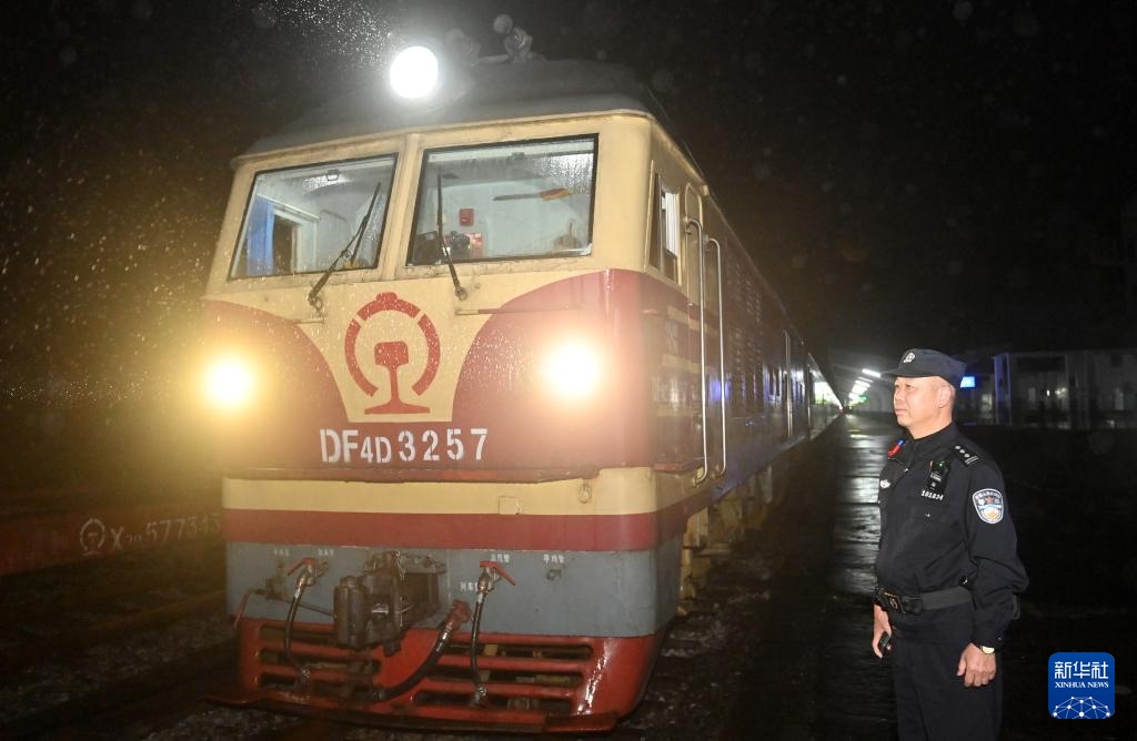 镜头连中外丨中越国际联运旅客列车迎来首个春节客流高峰