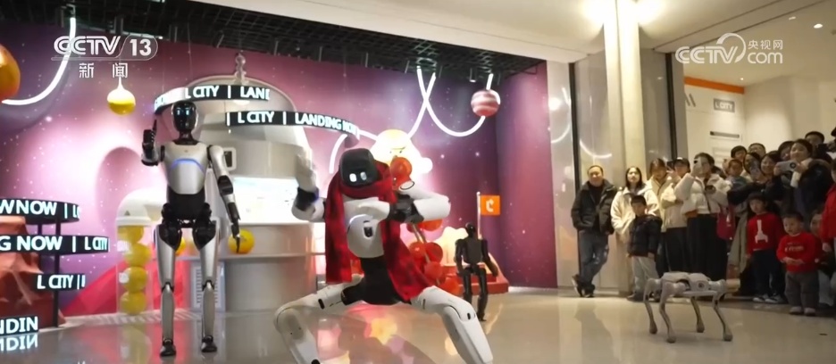 机器人“上岗”为传统新春注入满满科技感 “年经济”更显“科技范儿” 机器人“上岗”为传统新春注入满满科技感 “年经济”更显“科技范儿”