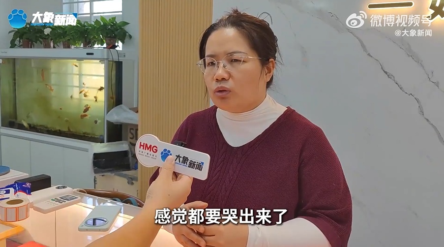 小伙出售前女友送的银手镯，剪开发现是“银包金”，内含30克纯金