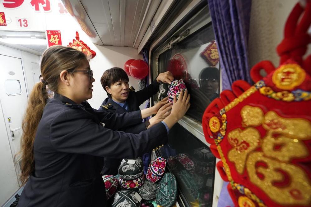 赶大集丨慢火车变身“年货巴扎” ，土特产里透出浓浓年味