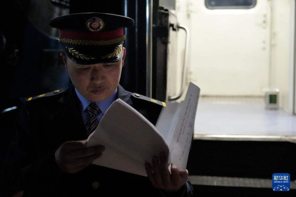 镜头连中外丨中越国际联运旅客列车迎来首个春节客流高峰