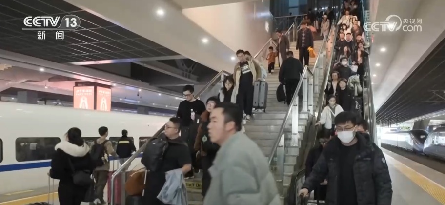 硬件“硬核”软件“贴心” 细微之处看春运中实打实安全感与幸福感 硬件“硬核”软件“贴心” 细微之处看春运中实打实安全感与幸福感