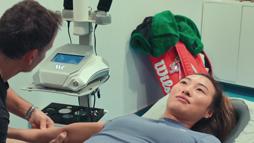 郑钦文因病退出WTA1000迪拜站！去年曾接受右肘手术，缺席多项赛事