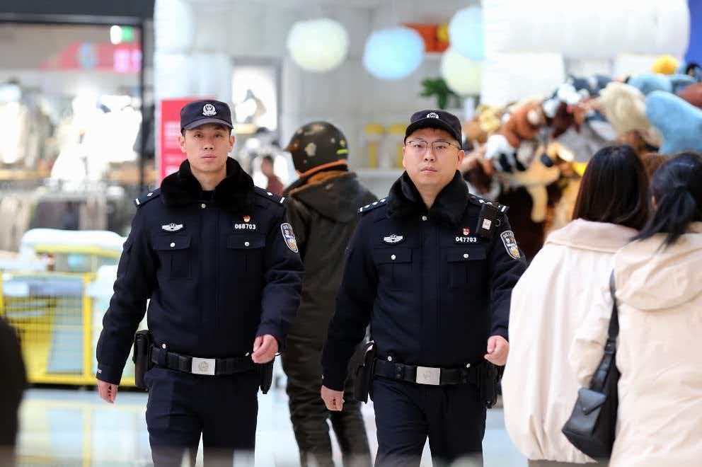 年味与平安相伴 北京通州警方护航重点商圈治安秩序平稳有序 年味与平安相伴 北京通州警方护航重点商圈治安秩序平稳有序