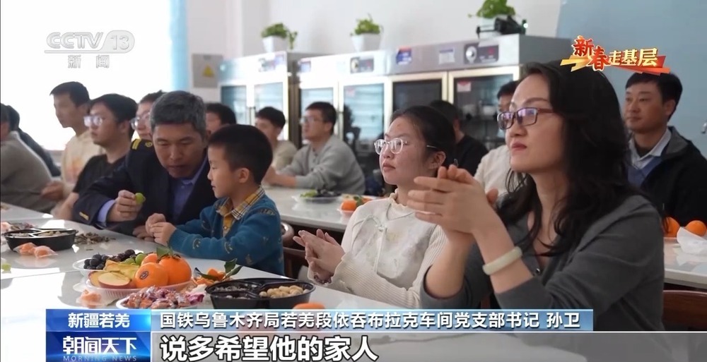 穿行茫茫戈壁 他们为“天梯”清理尘埃 穿行茫茫戈壁 他们为“天梯”清理尘埃