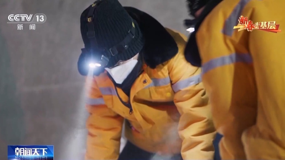 穿行茫茫戈壁 他们为“天梯”清理尘埃 穿行茫茫戈壁 他们为“天梯”清理尘埃