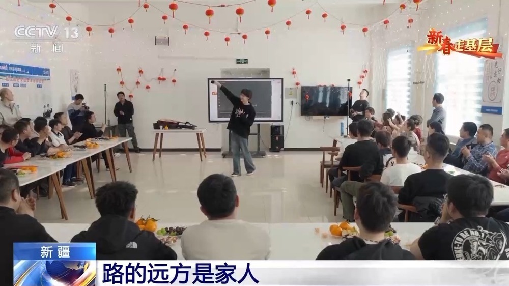 穿行茫茫戈壁 他们为“天梯”清理尘埃 穿行茫茫戈壁 他们为“天梯”清理尘埃