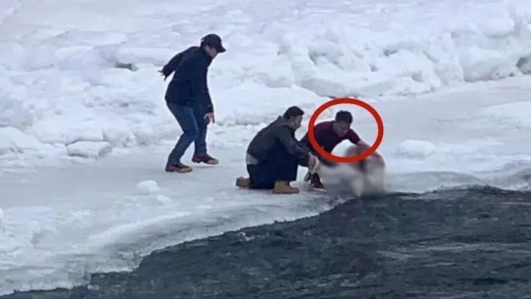 母女喀纳斯冰河遇险，兵团 “红衣短袖哥”相救， 后续来了！