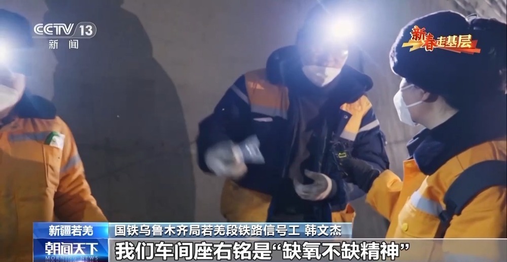 穿行茫茫戈壁 他们为“天梯”清理尘埃 穿行茫茫戈壁 他们为“天梯”清理尘埃