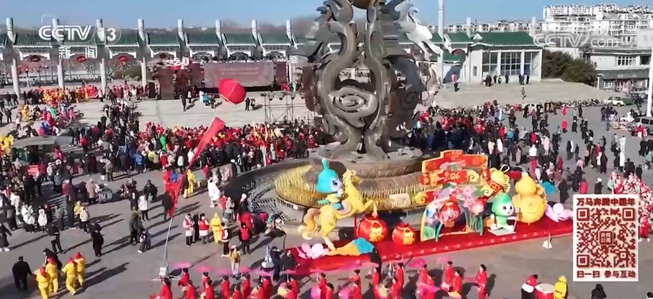 “舌尖上的美味”“指尖上的文创” 浓浓年味儿看得见、摸得着、带得走